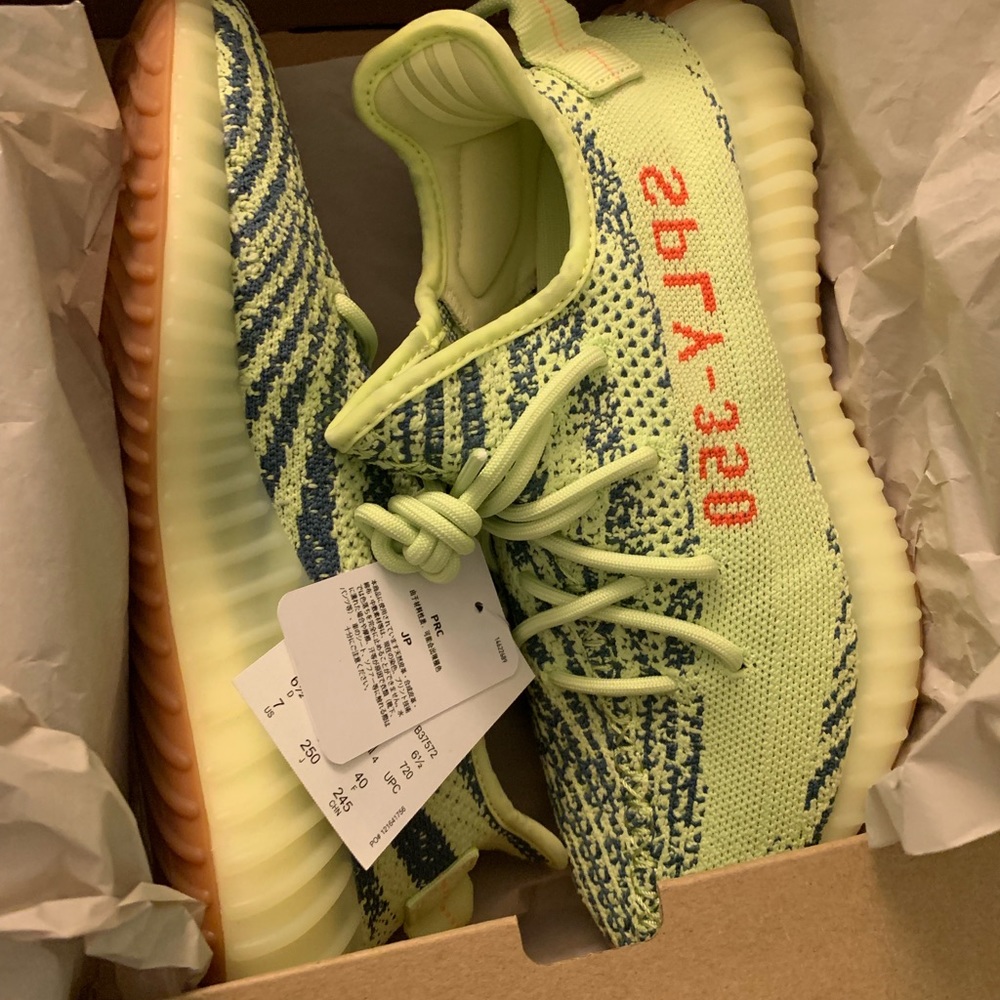 Brand New YEEZY Boost 350 V2 Frozen Yellow size 7m - Picture 7 of 8